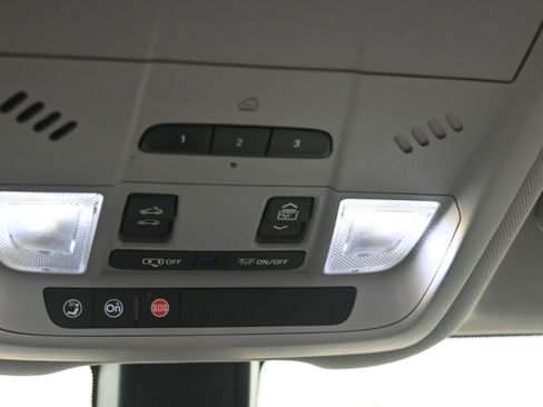 Used 2018 Chevrolet Equinox LT w/ Sun & Infotainment Package AWD/4WD image 38