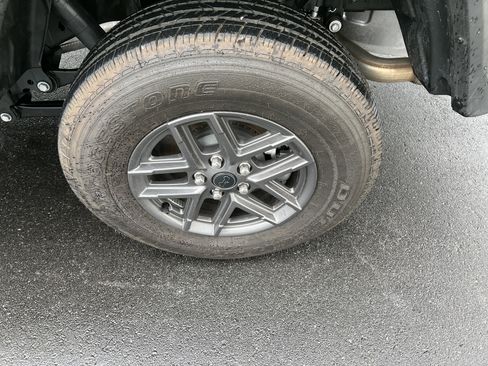 Used 2025 Jeep Gladiator Sport image 10