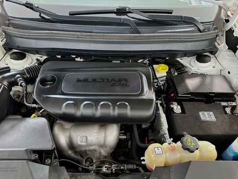 Used 2019 Jeep Cherokee Latitude w/ Popular Appearance Group AWD/4WD image 22