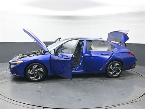 Used 2024 Hyundai Elantra SEL w/ Convenience Package image 46