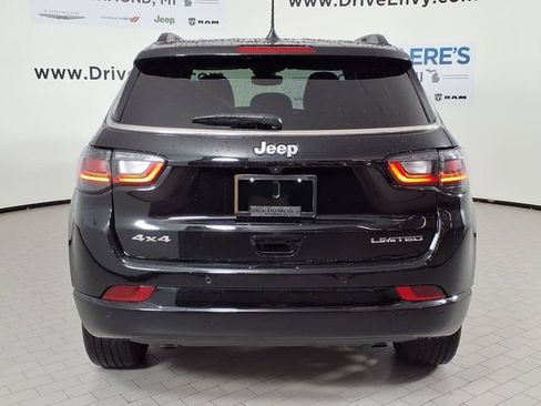 Used 2025 Jeep Compass Limited w/ Elite Group AWD/4WD image 5