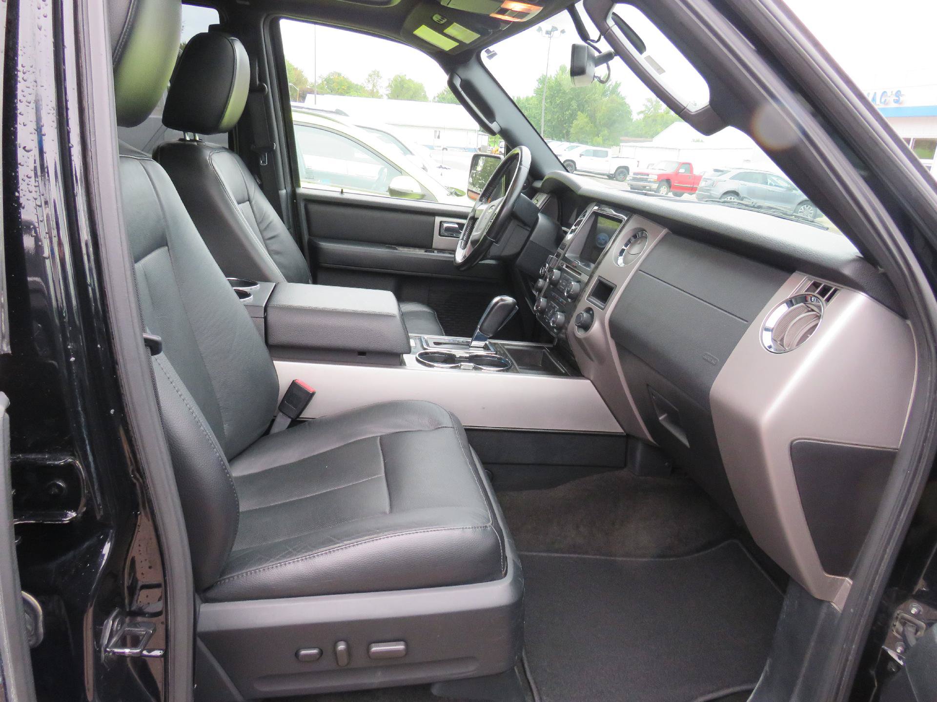 Used 2017 Ford Expedition EL Limited w/ Equipment Group 301A AWD/4WD image 14