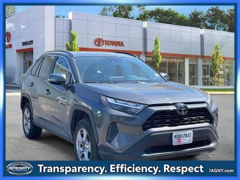 Certified 2025 Toyota RAV4 XLE AWD/4WD image 1