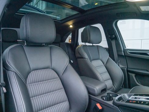 Certified 2026 Porsche Macan Turbo AWD/4WD image 28