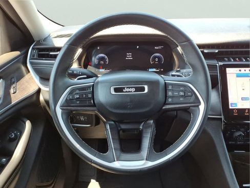 Used 2023 Jeep Grand Cherokee L Limited AWD/4WD image 18
