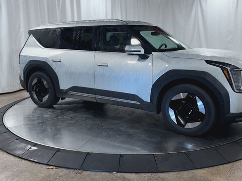 New 2026 Kia EV9 Wind AWD/4WD image 2