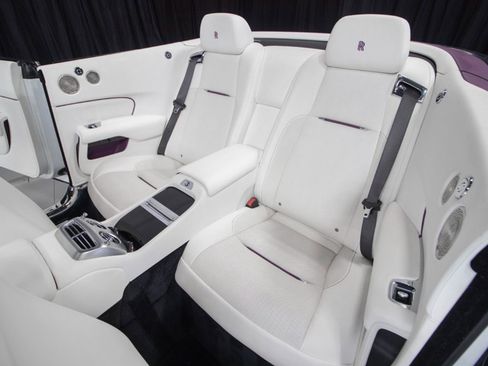 Used 2017 Rolls-Royce Dawn image 42