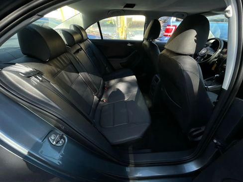 Used 2011 Volkswagen Jetta SE image 24