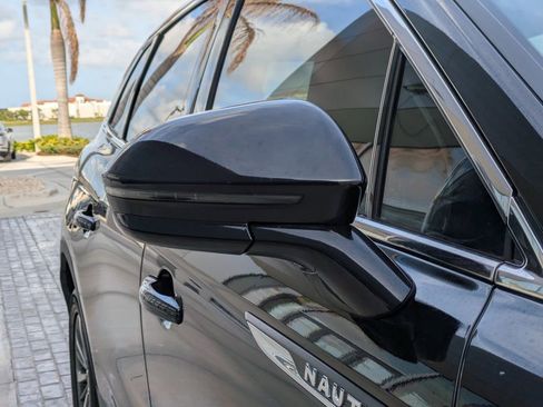 Used 2022 Lincoln Nautilus AWD w/ Premium Package image 13