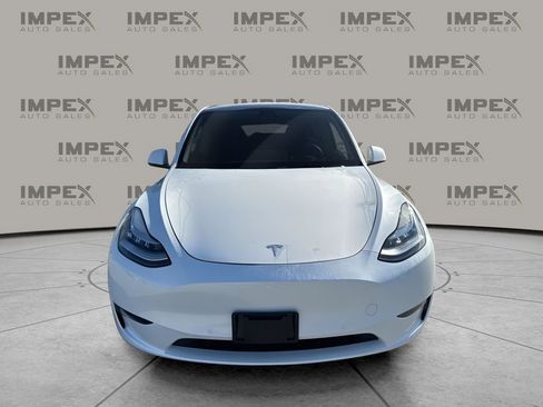 Used 2022 Tesla Model Y Long Range image 8