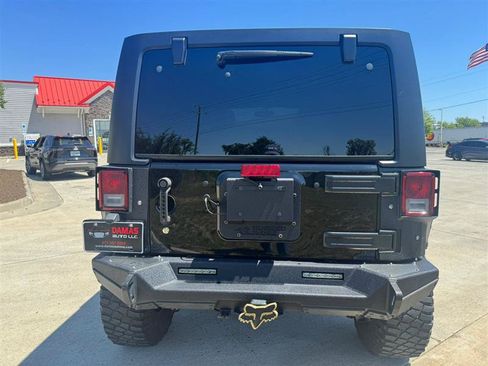 Used 2018 Jeep Wrangler Unlimited Rubicon w/ Connectivity Group AWD/4WD image 9