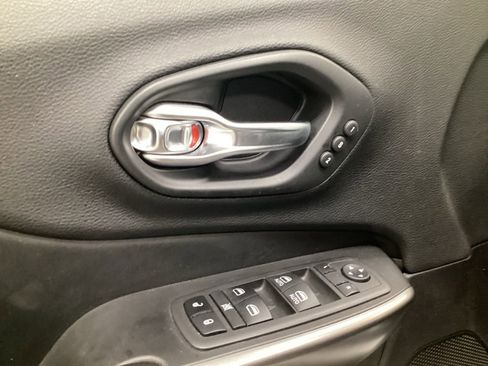 Used 2020 Jeep Cherokee Limited AWD/4WD image 7