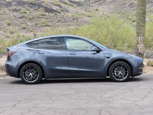 Used 2023 Tesla Model Y 2WD image 8