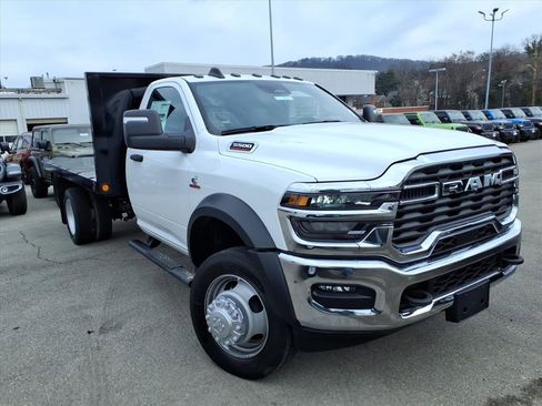 New 2026 RAM 5500 Tradesman w/ Chrome Appearance Group image 2