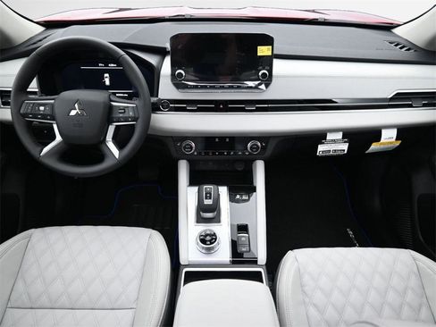New 2025 Mitsubishi Outlander SEL image 16