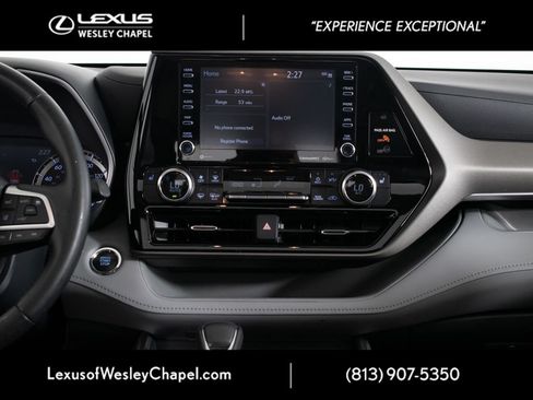 Used 2022 Toyota Highlander XLE AWD/4WD image 29
