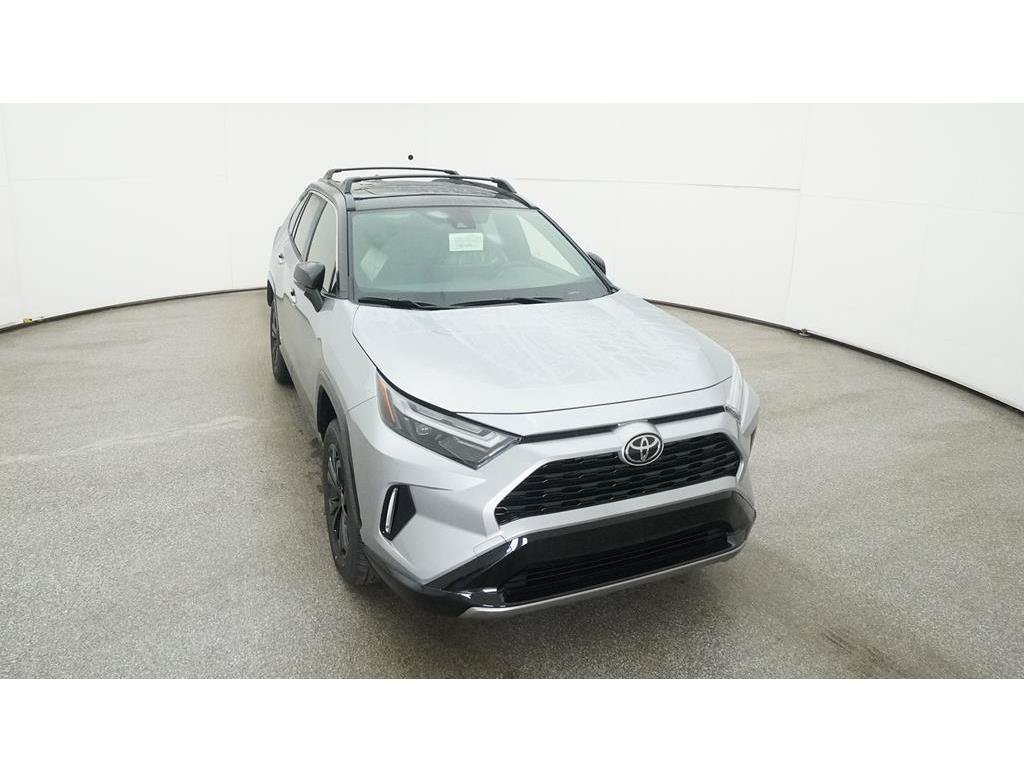 Used 2025 Toyota RAV4 XSE AWD/4WD image 18