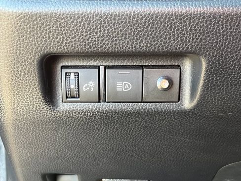 Used 2019 Toyota RAV4 LE AWD/4WD image 19