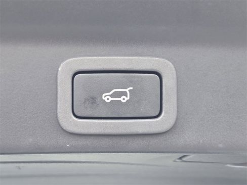 Used 2017 Jaguar F-PACE R-Sport image 11