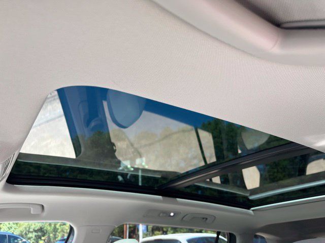 Used 2018 Volkswagen Tiguan SEL Premium FWD image 11
