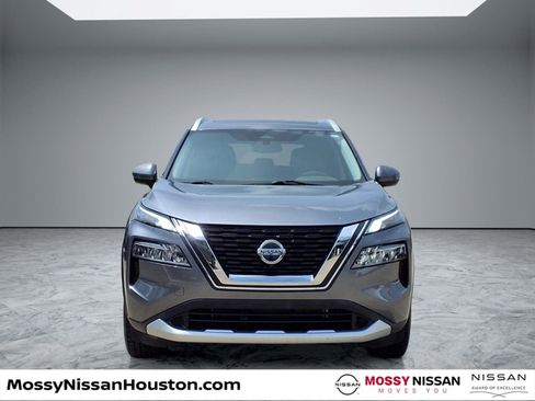 Used 2021 Nissan Rogue SV w/ Premium Package FWD image 3
