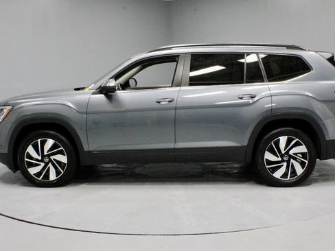 Used 2024 Volkswagen Atlas SE AWD/4WD image 9