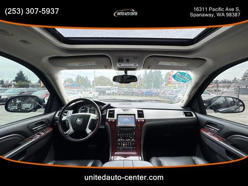 Used 2010 Cadillac Escalade Premium image 16