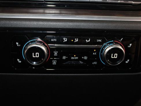 Used 2024 GMC Sierra 1500 SLT AWD/4WD image 46