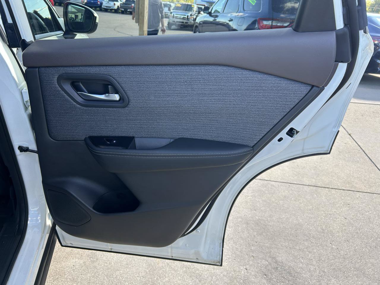 Used 2022 Nissan Rogue SV AWD/4WD image 15