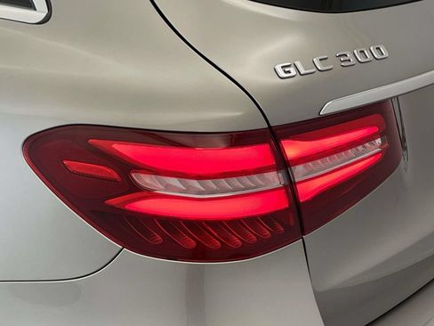 Used 2019 Mercedes-Benz GLC 300 4MATIC image 16