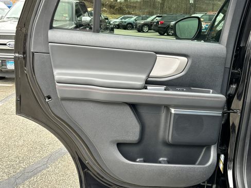 Used 2025 Ford Expedition Active image 19