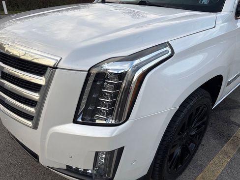 Used 2018 Cadillac Escalade ESV Premium Luxury image 14