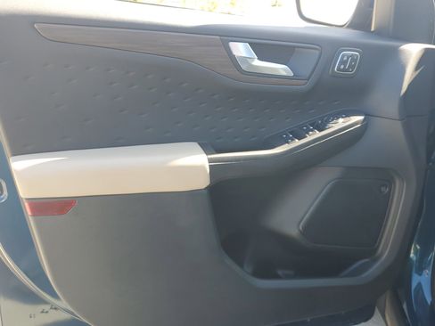 Used 2020 Ford Escape Titanium FWD image 21