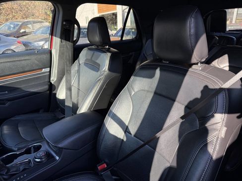 Used 2019 Ford Explorer Limited w/ Class III Trailer Tow Package image 25