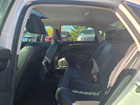 Used 2014 Volkswagen Passat TDI SEL Premium image 21