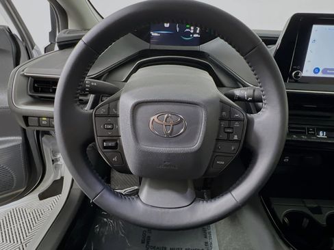 Used 2025 Toyota Prius LE image 18