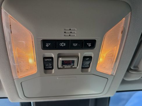 Used 2019 Toyota RAV4 Limited w/ Cold Weather Package FWD image 18
