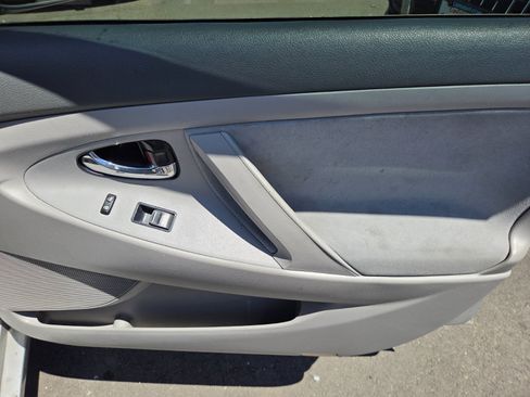 Used 2009 Toyota Camry LE FWD image 14