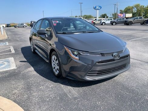 Used 2025 Toyota Corolla LE image 3
