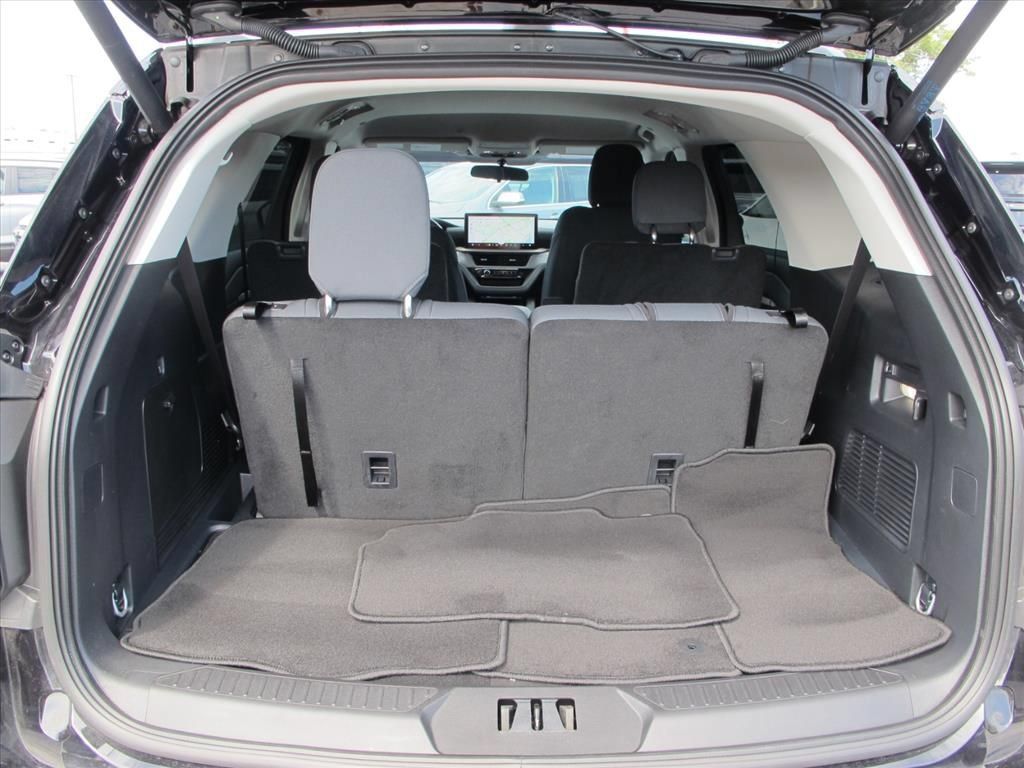 Used 2025 Ford Explorer Active RWD image 17