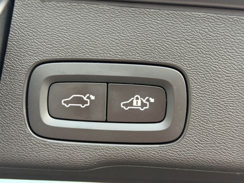 Certified 2023 Volvo XC60 B5 Plus w/ Protection Package Premier image 12