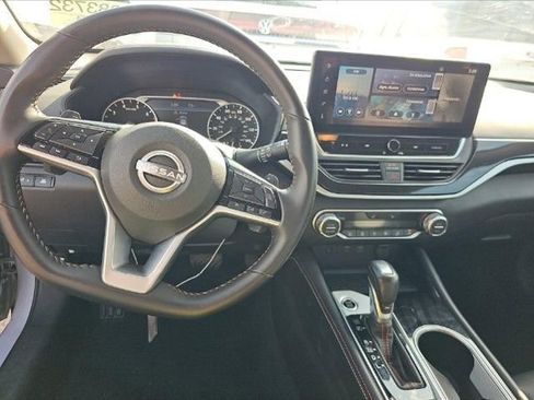 Used 2025 Nissan Altima 2.5 SR w/ SR Premium Package AWD/4WD image 8