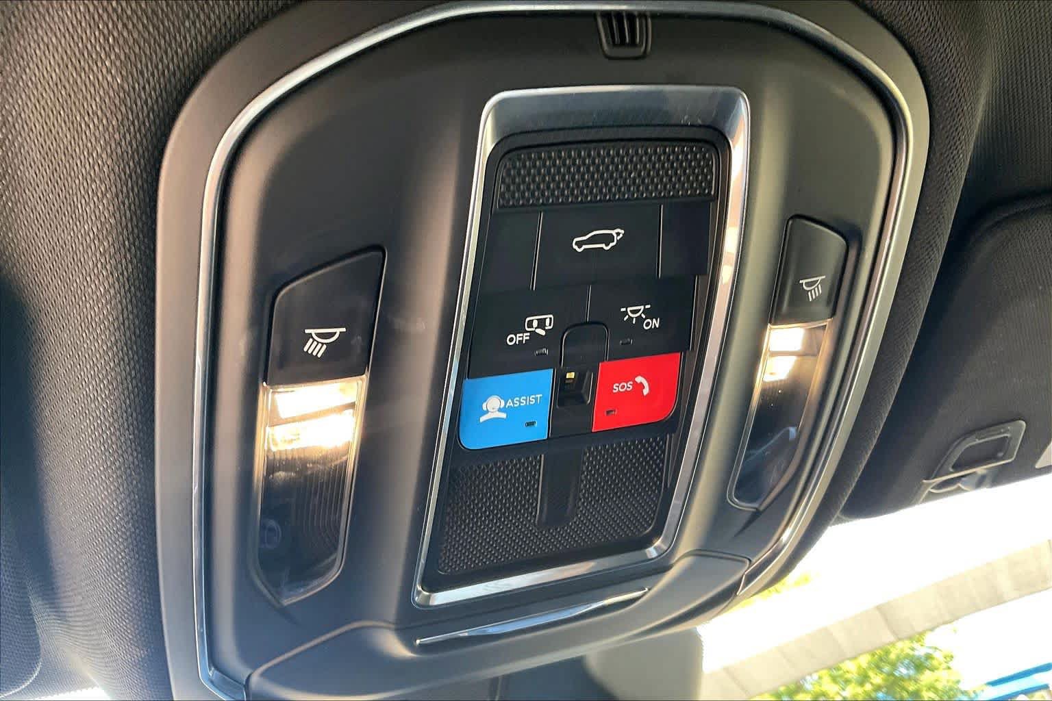 Used 2025 Jeep Grand Cherokee Altitude AWD/4WD image 32