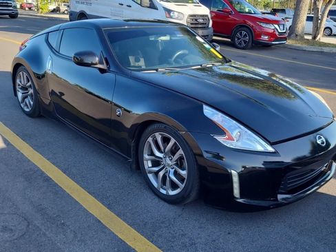 Used 2014 Nissan 370Z Coupe RWD image 4