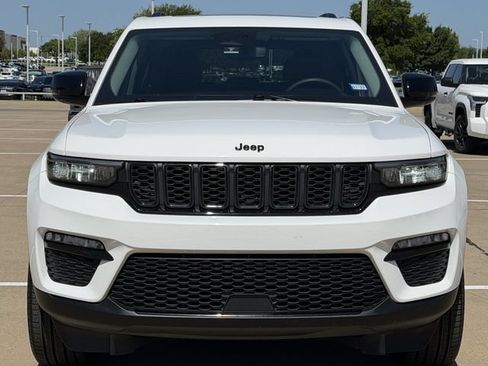 Used 2023 Jeep Grand Cherokee Limited w/ Black Appearance Package AWD/4WD image 8
