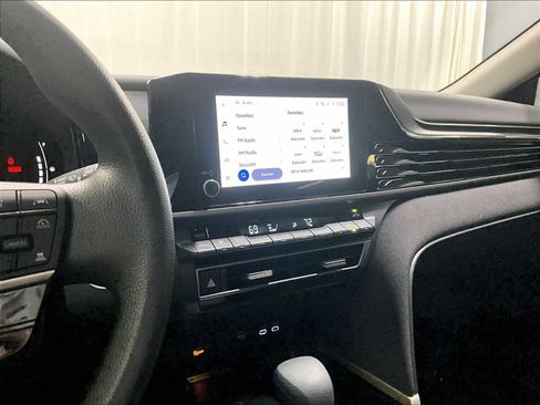 Used 2025 Toyota Camry LE image 19