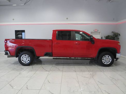 Used 2022 Chevrolet Silverado 3500 LT AWD/4WD image 2