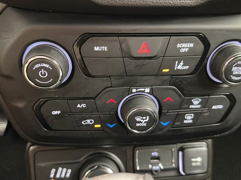 Used 2021 Jeep Renegade Latitude AWD/4WD image 20
