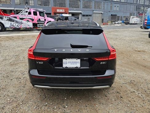 Certified 2024 Volvo V60 B5 Cross Country Plus image 3