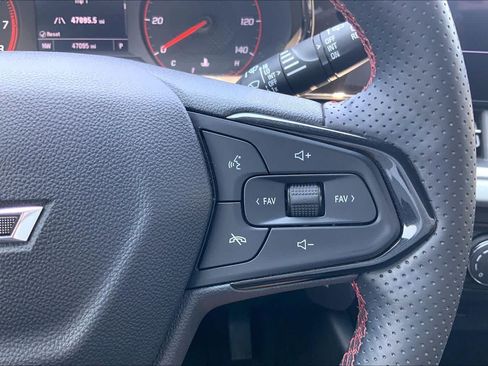 Used 2024 Chevrolet Trax RS w/ Driver Confidence Package FWD image 25